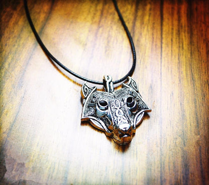 Norse Wolf Head NecklaceFfree Shipping