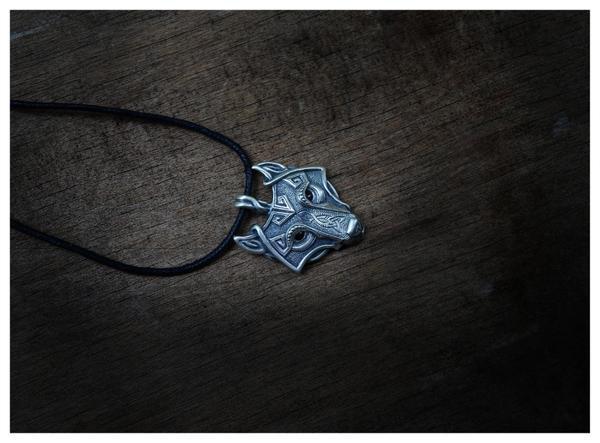 Norse Wolf Head NecklaceFfree Shipping
