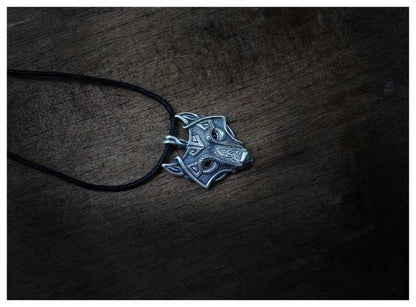 Norse Wolf Head NecklaceFfree Shipping